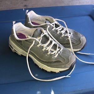 memory foam sneakers